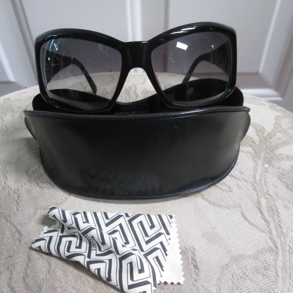 Versace women's sunglasses - Picture 7 of 16